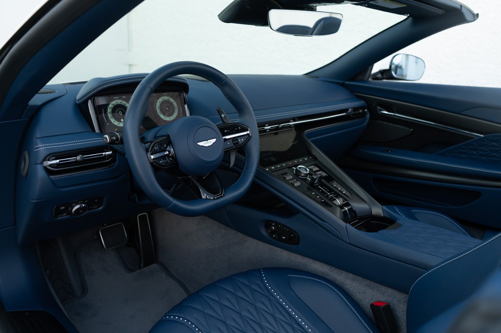 Used 2025 Aston Martin DB12 Convertible RWD image 7