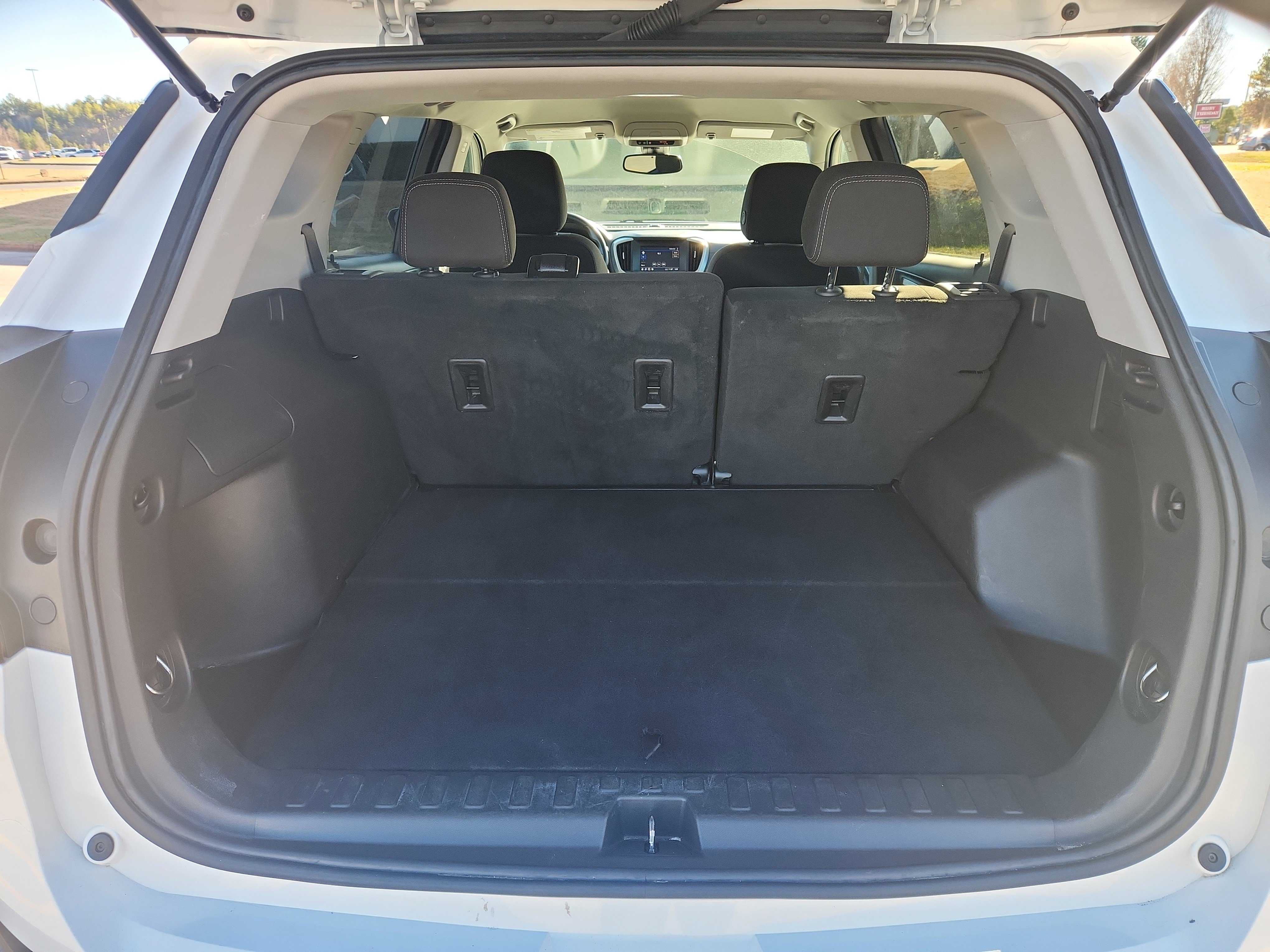 Used 2024 GMC Terrain SLE image 46