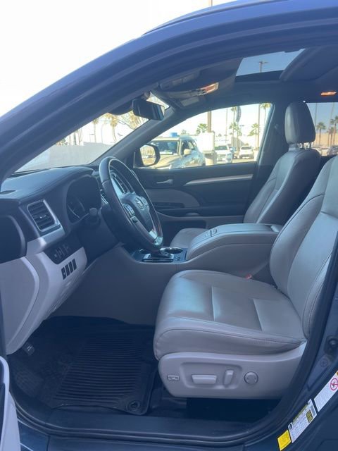 Used 2019 Toyota Highlander XLE image 23