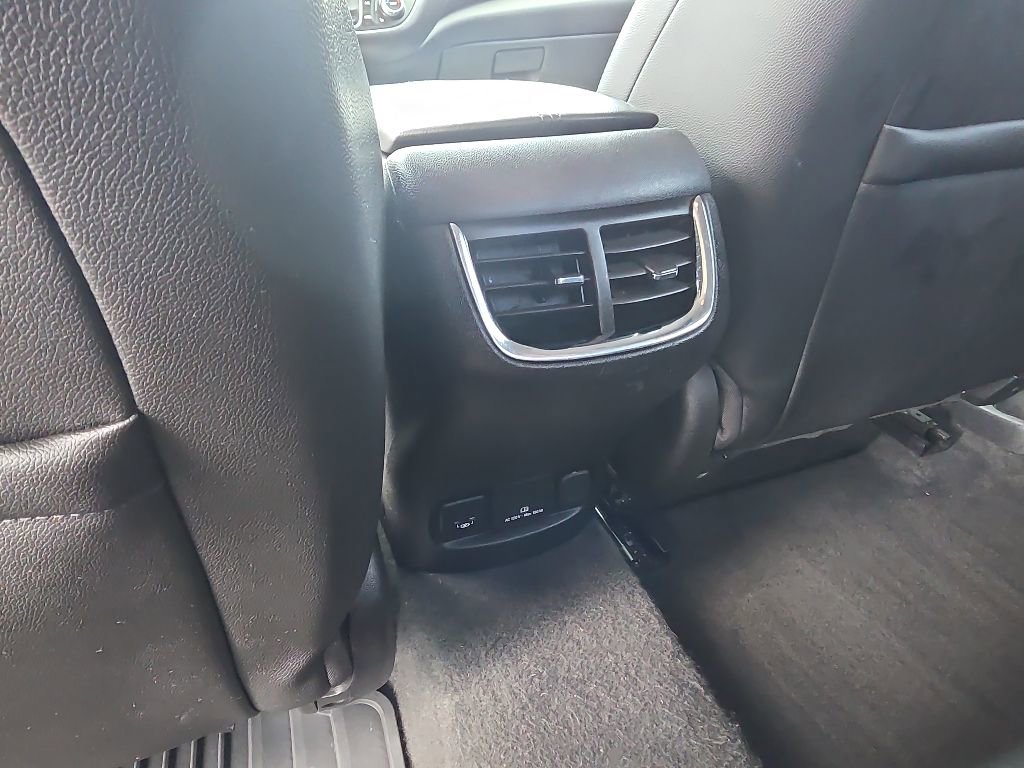 Used 2018 Chevrolet Malibu LT w/ Leather Package FWD image 12