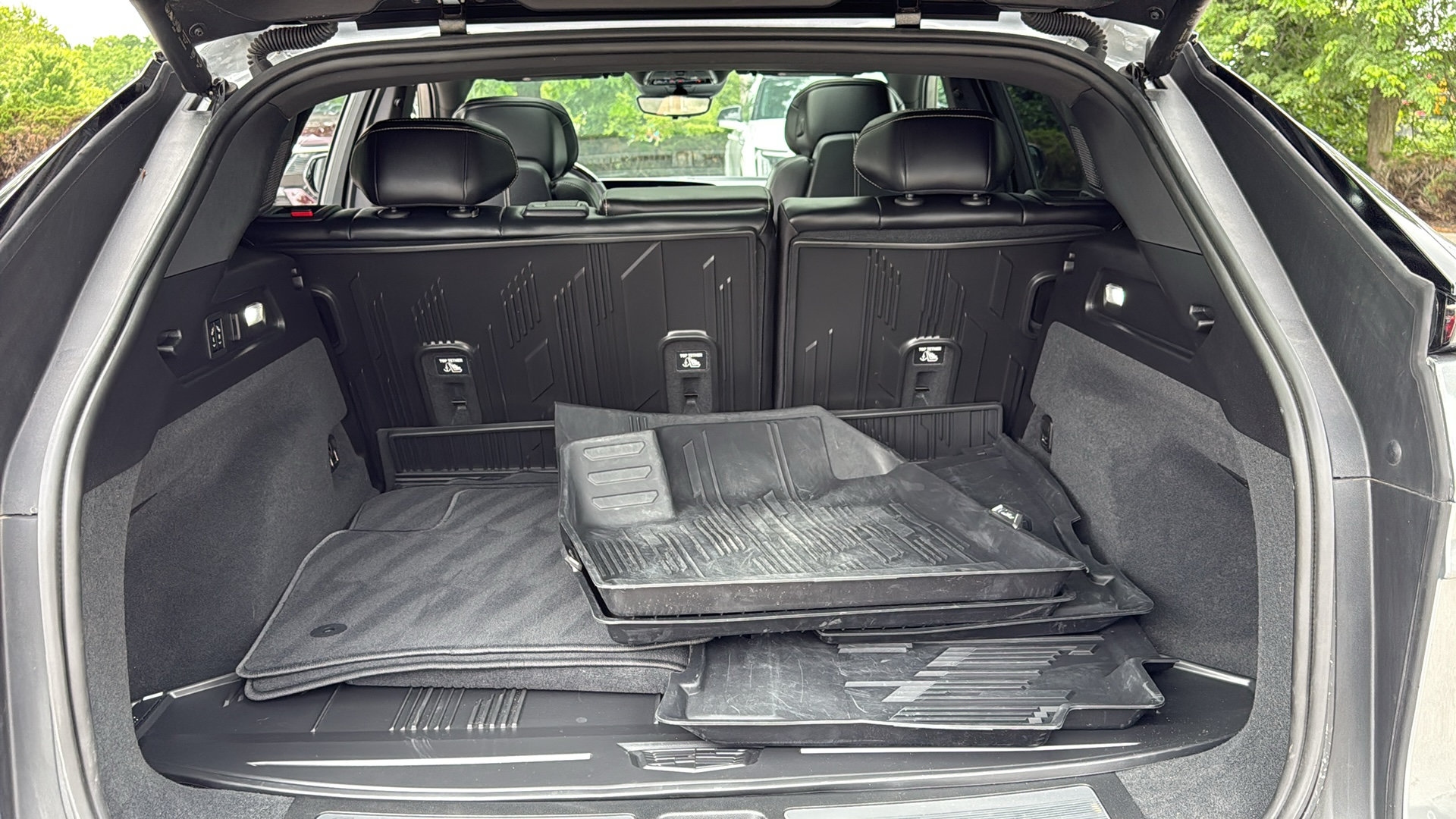Certified 2025 Cadillac Lyriq Luxury w/ LPO, Floor Liner Package AWD/4WD image 32