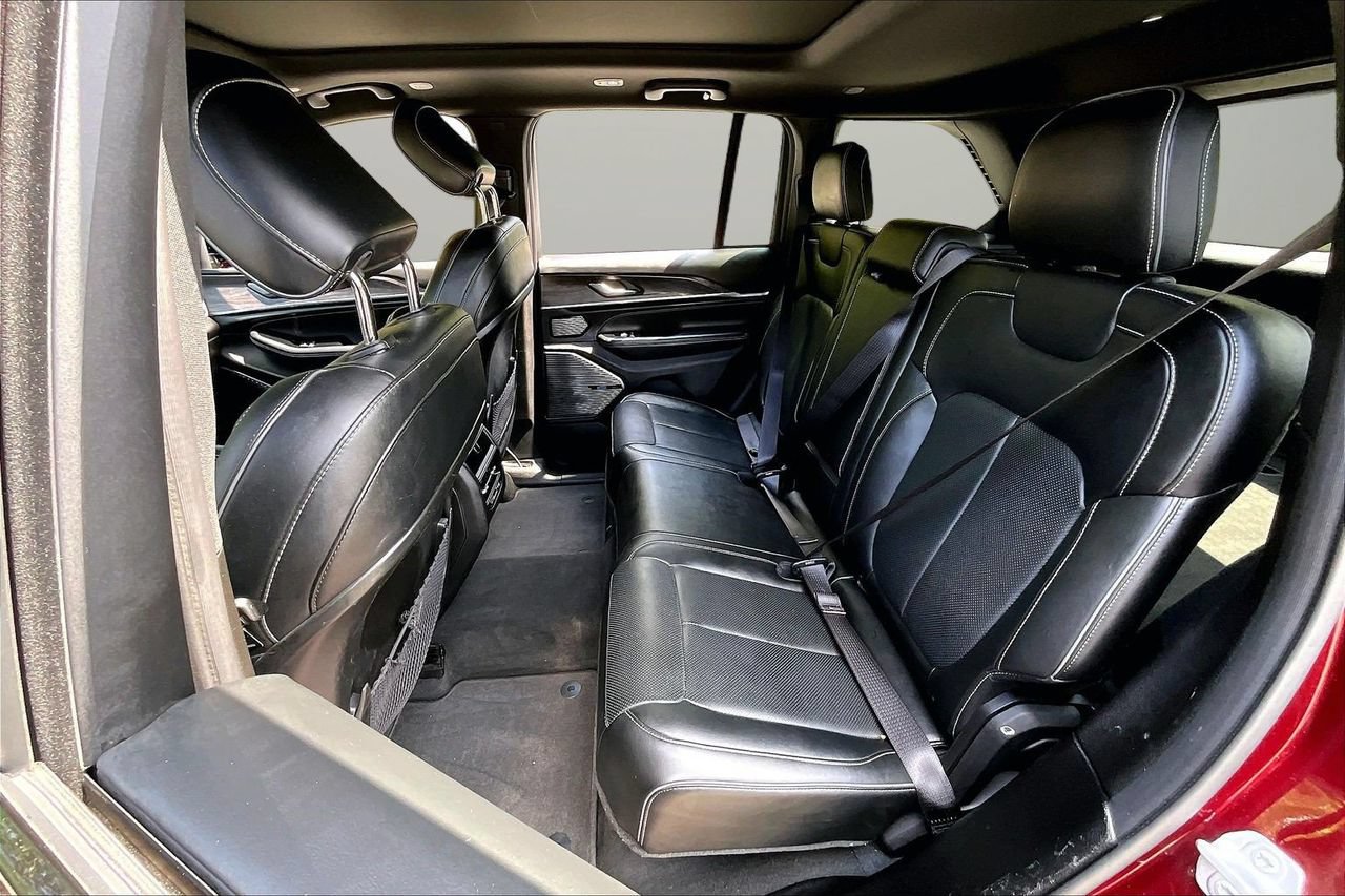 Used 2023 Jeep Grand Cherokee Overland AWD/4WD image 23
