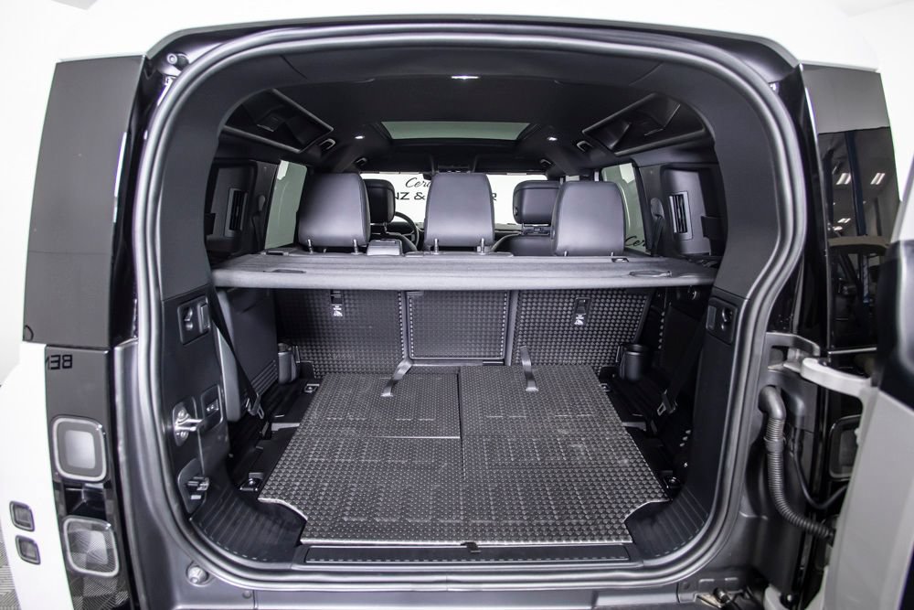 Used 2026 Land Rover Defender 110 X-Dynamic SE AWD/4WD image 9