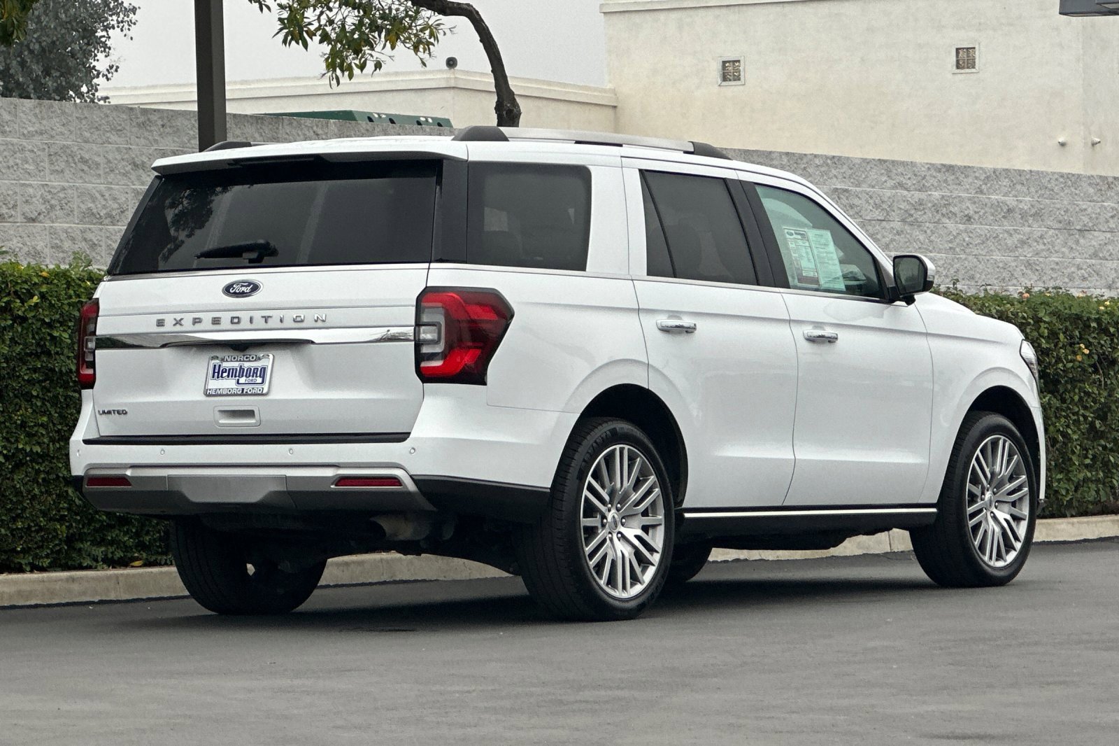 Used 2023 Ford Expedition Limited image 4