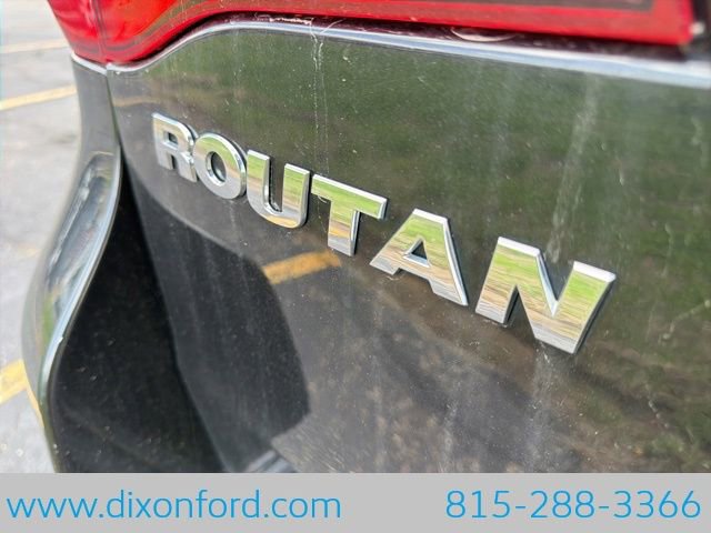 Used 2012 Volkswagen Routan SE image 10