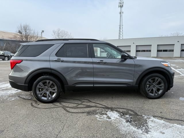Used 2022 Ford Explorer XLT w/ Equipment Group 202A image 5