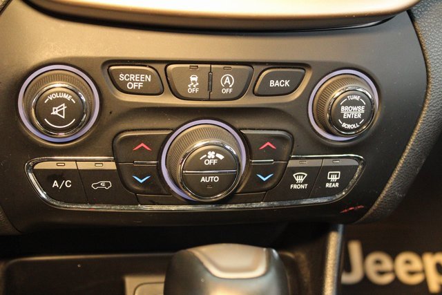 Used 2017 Jeep Cherokee Latitude w/ Comfort & Convenience Group image 27