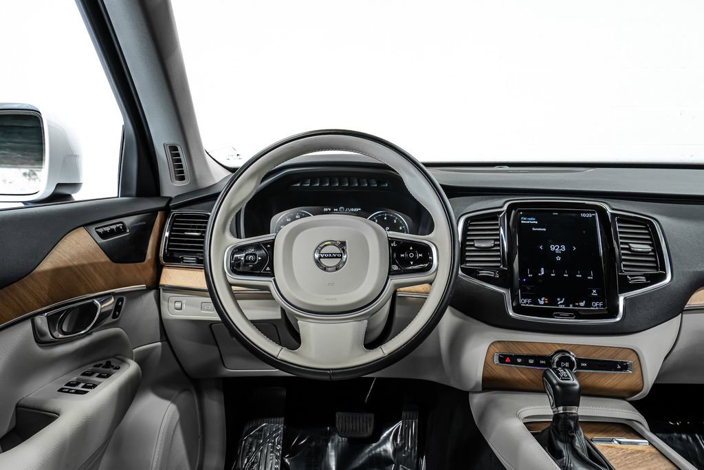 Used 2022 Volvo XC90 T6 Momentum w/ Advanced Package image 14