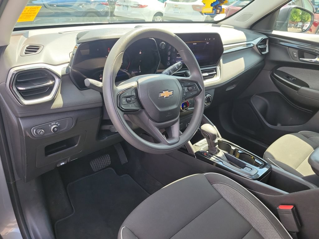 Used 2025 Chevrolet TrailBlazer LS w/ LS Confidence Package FWD image 22
