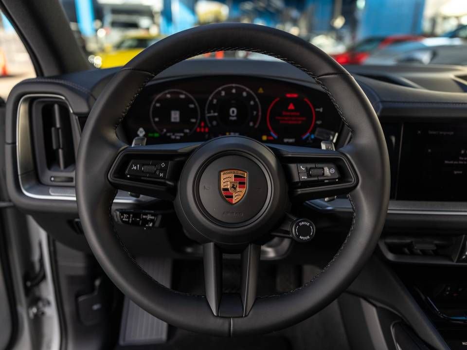 Certified 2026 Porsche Cayenne AWD/4WD image 6