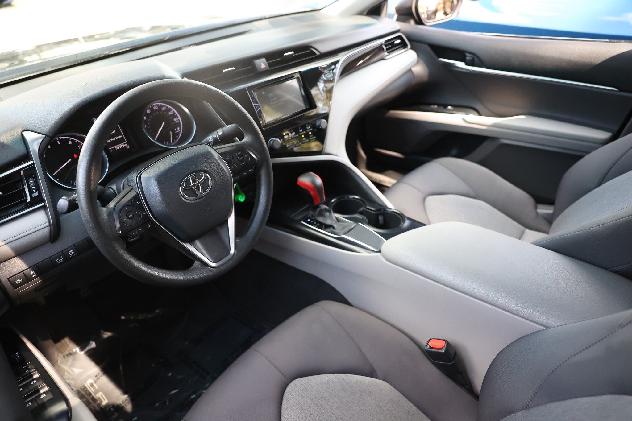 Used 2020 Toyota Camry LE FWD image 6