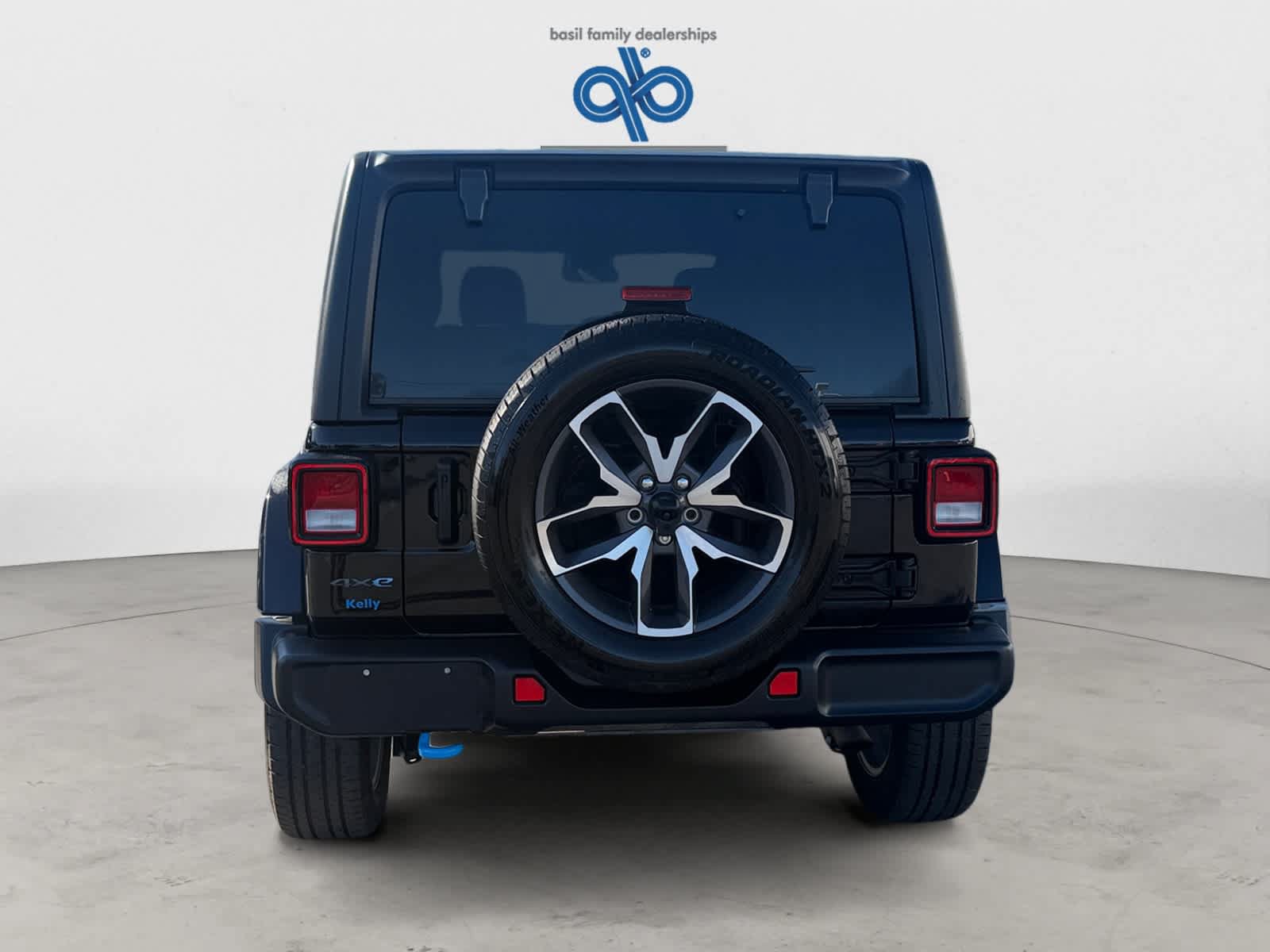 Used 2024 Jeep Wrangler Unlimited w/ Convenience Group AWD/4WD image 5