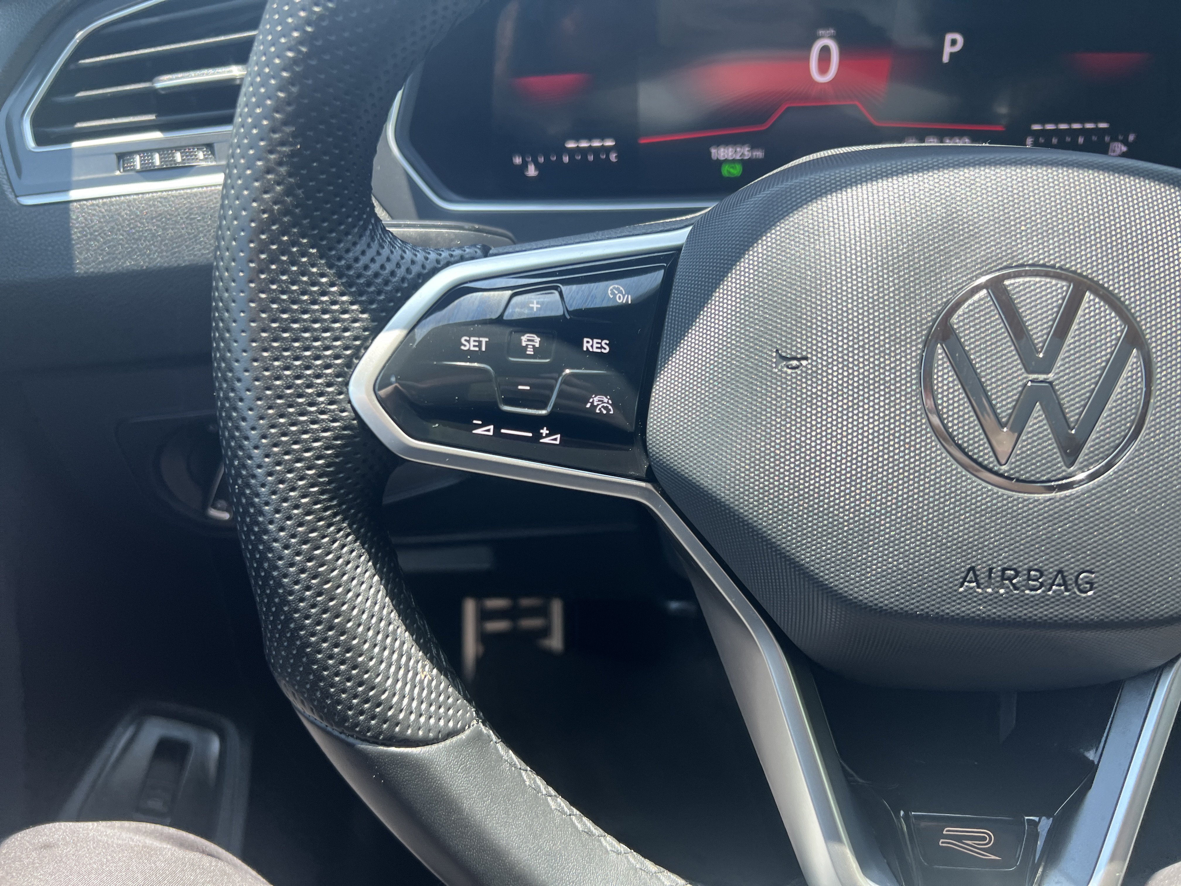 Certified 2024 Volkswagen Tiguan SE R-Line AWD/4WD image 16