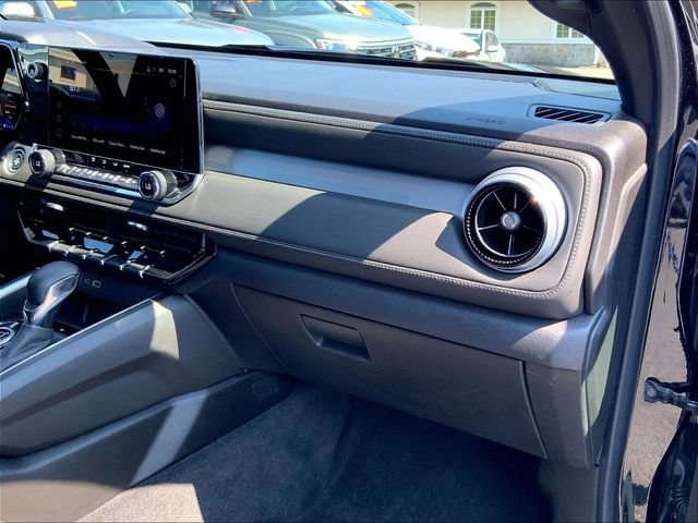 Used 2024 Chevrolet Colorado LT w/ LT Convenience Package AWD/4WD image 21