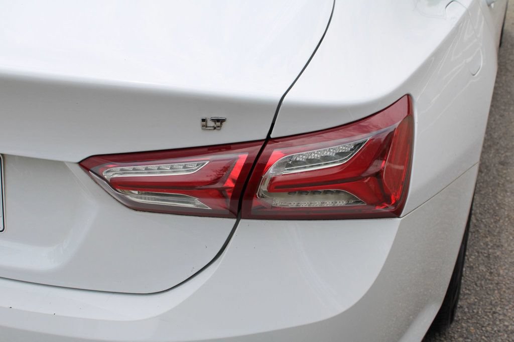 Used 2021 Chevrolet Malibu LT FWD image 11