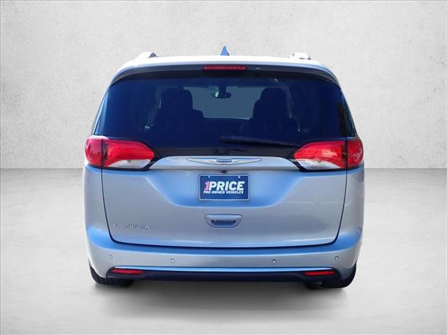 Used 2019 Chrysler Pacifica Touring-L FWD image 3