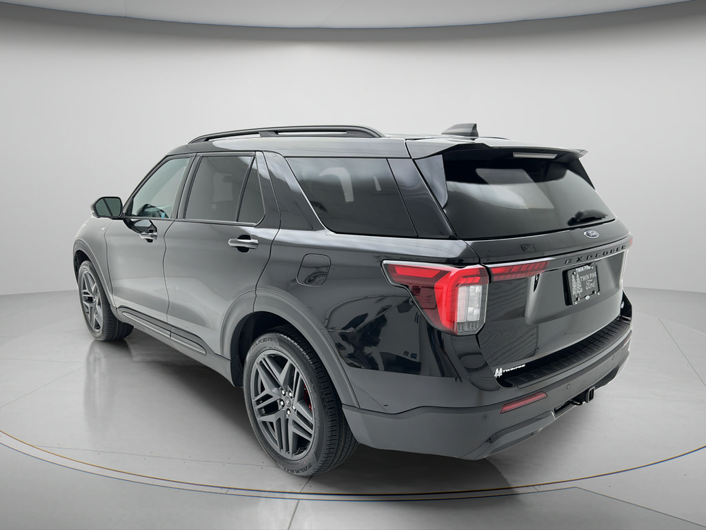 Used 2025 Ford Explorer ST-Line w/ ST-Line Street Pack AWD/4WD image 5