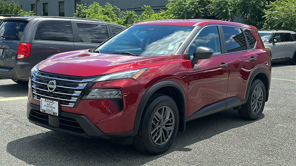 Used 2024 Nissan Rogue S AWD/4WD image 2