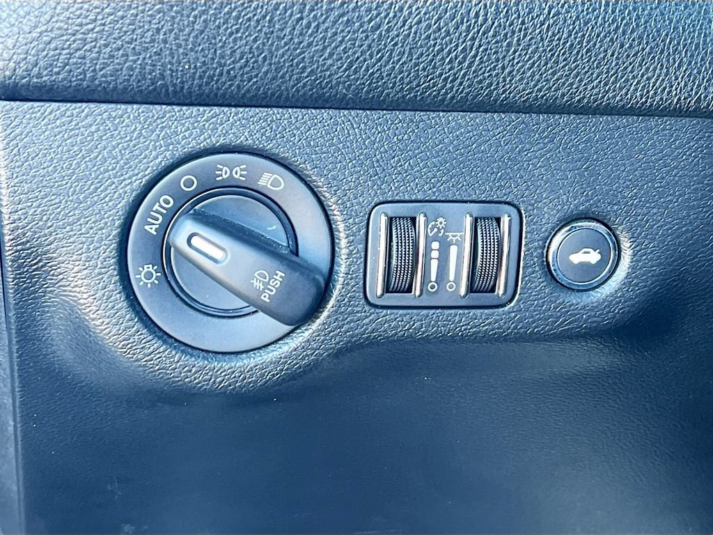 Used 2022 Dodge Challenger GT RWD image 10