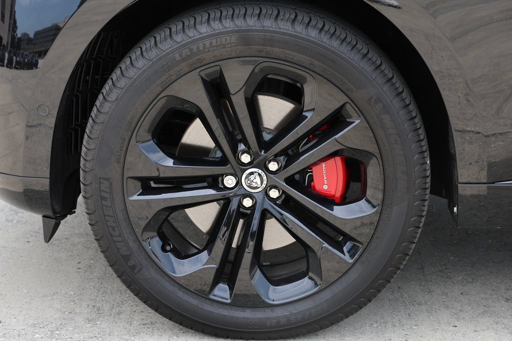 Certified 2026 Jaguar F-PACE R-Dynamic S AWD/4WD image 8