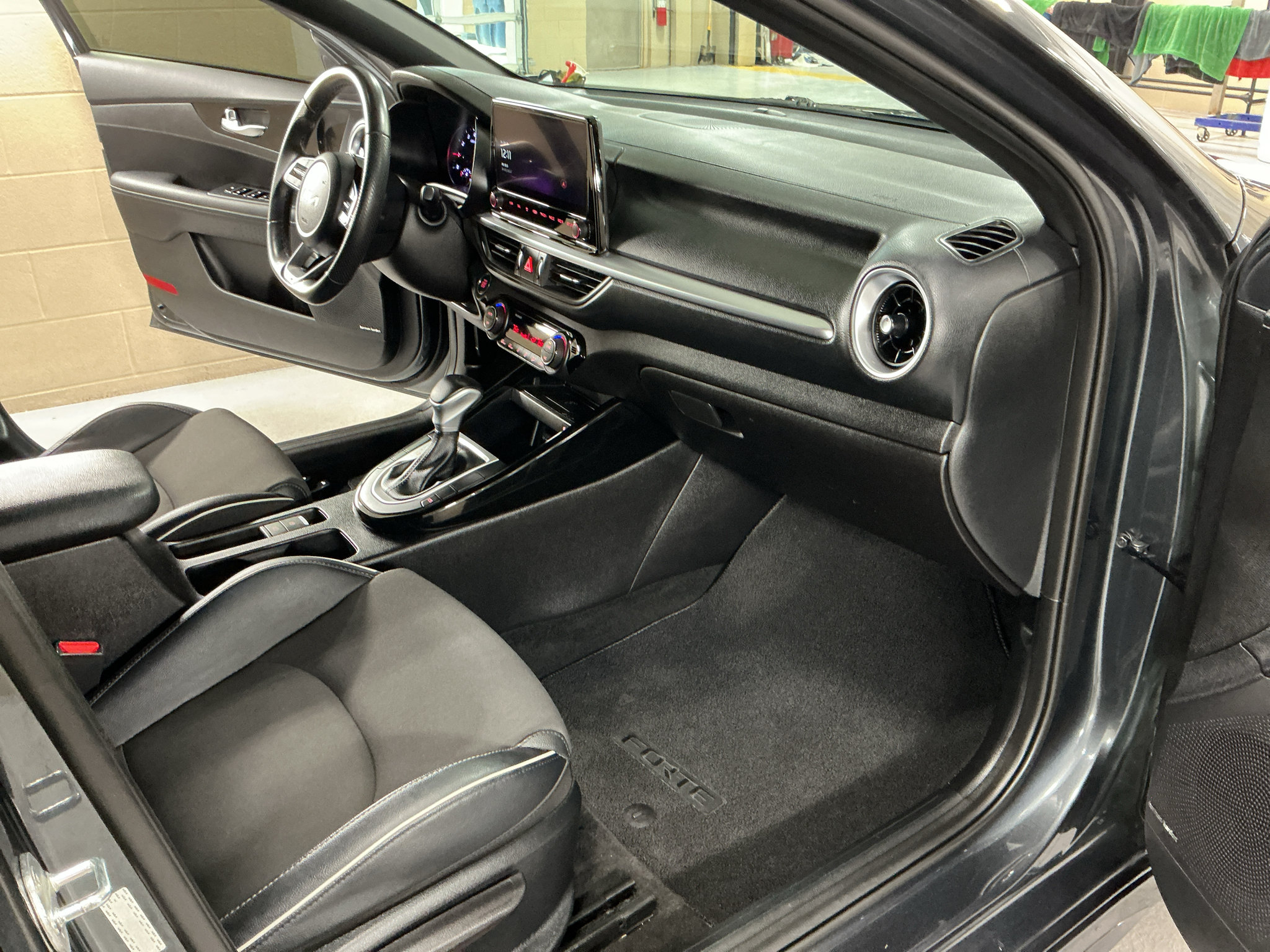 Used 2023 Kia Forte GT-Line w/ GT-Line Premium Package FWD image 11