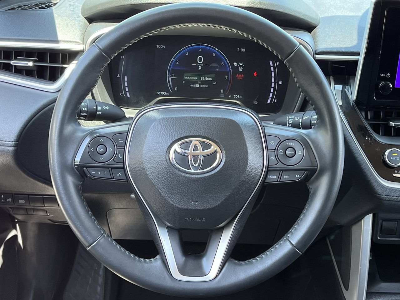 Used 2025 Toyota Corolla Cross XLE FWD image 11
