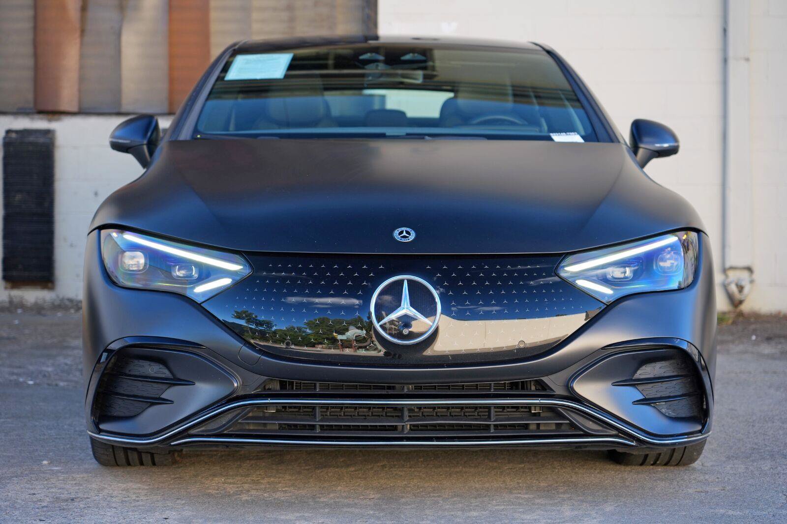 Used 2023 Mercedes-Benz EQE 500 4MATIC Sedan w/ Exclusive Trim Package image 7
