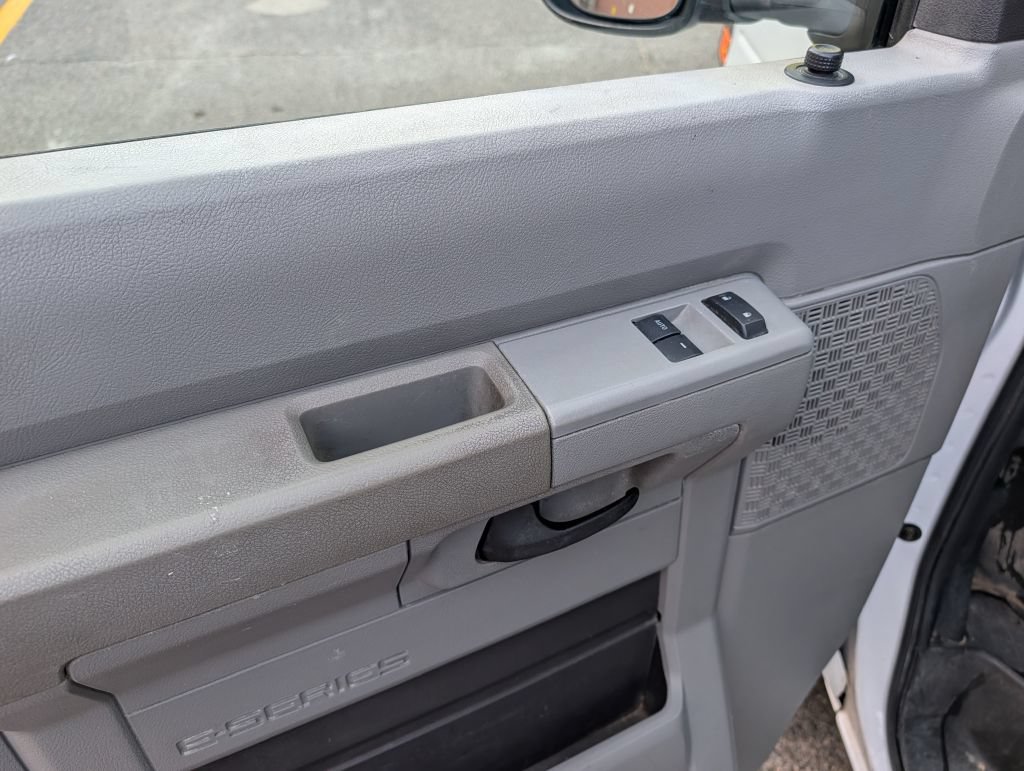 Used 2014 Ford E-250 and Econoline 250 Extended w/ Power Group RWD image 10
