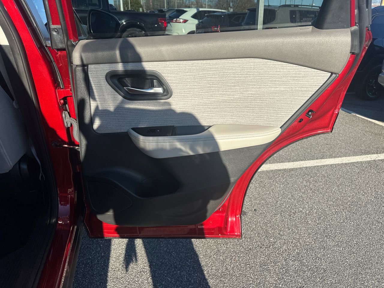 Used 2022 Nissan Rogue SV image 16