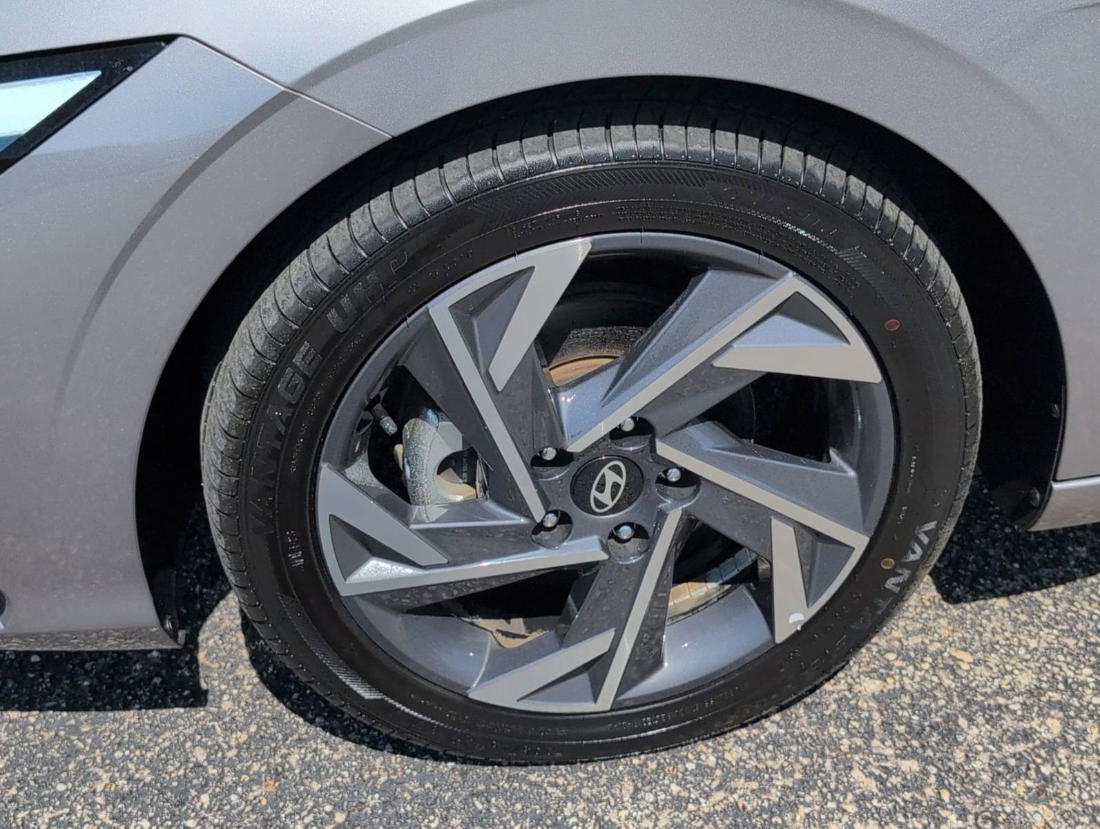 Used 2025 Hyundai Elantra Limited image 11