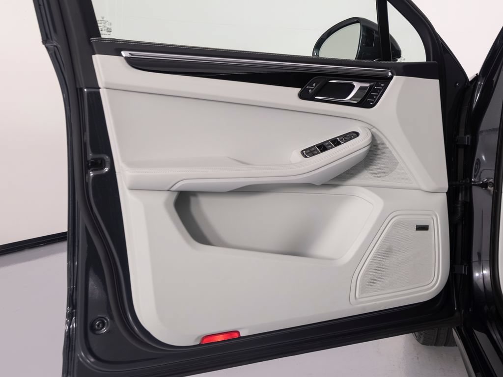 Certified 2026 Porsche Macan S AWD/4WD image 19