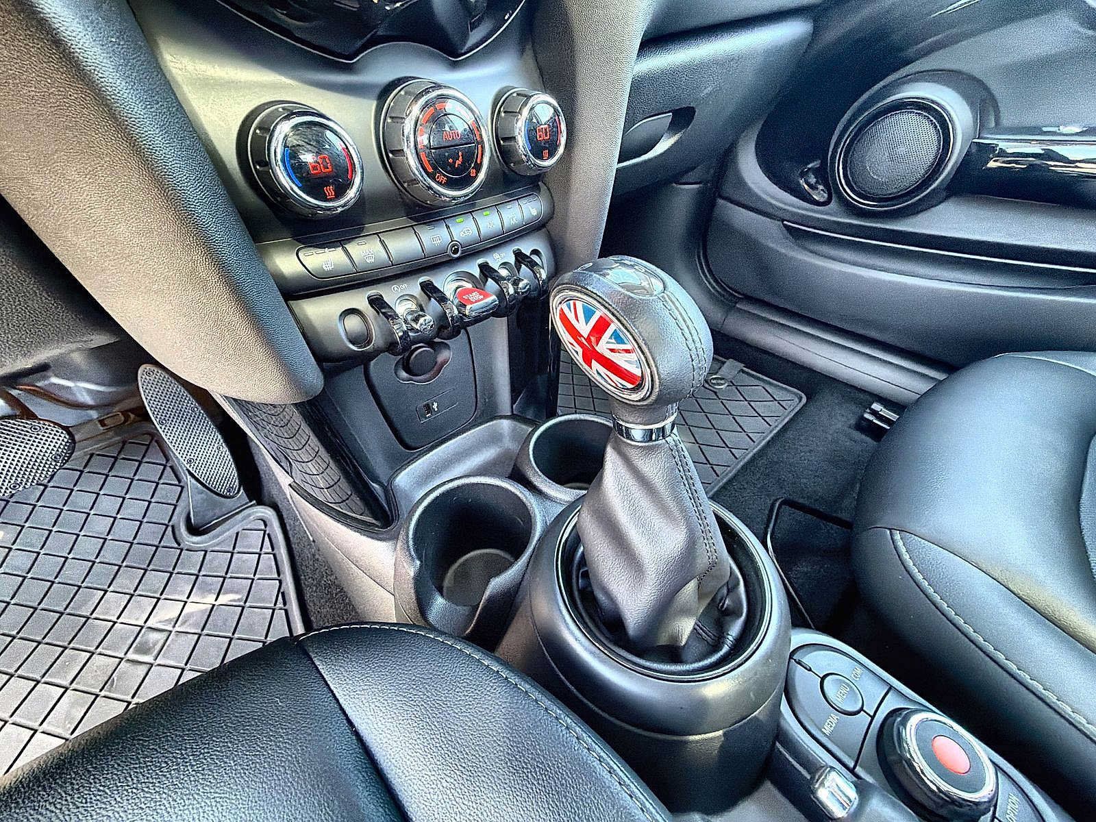 Used 2019 MINI Cooper 2-Door Hardtop FWD image 25