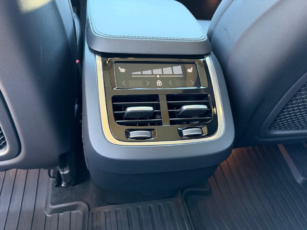 Certified 2024 Volvo XC90 B5 Plus AWD/4WD image 11