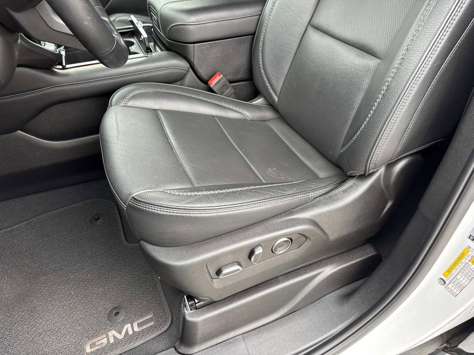 Used 2025 GMC Yukon Denali AWD/4WD image 20