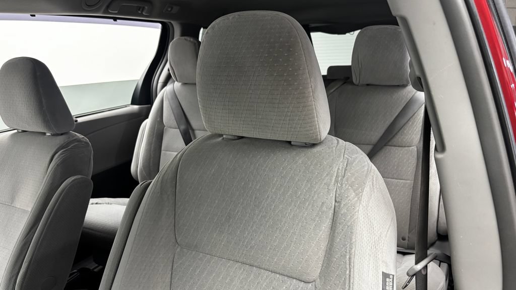 Used 2015 Toyota Sienna LE FWD image 11