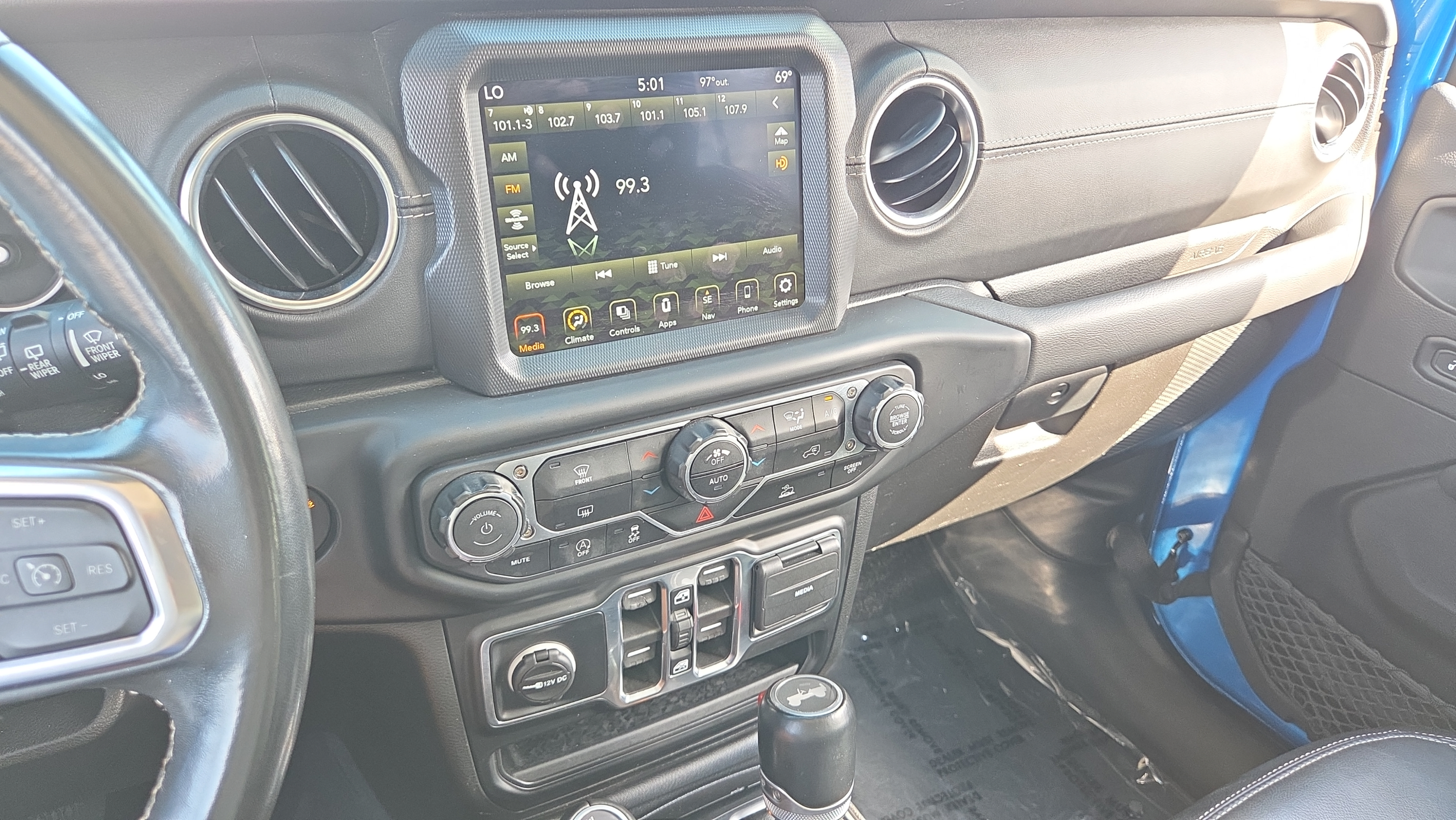 Used 2022 Jeep Wrangler Unlimited Sahara w/ LED Lighting Group AWD/4WD image 24