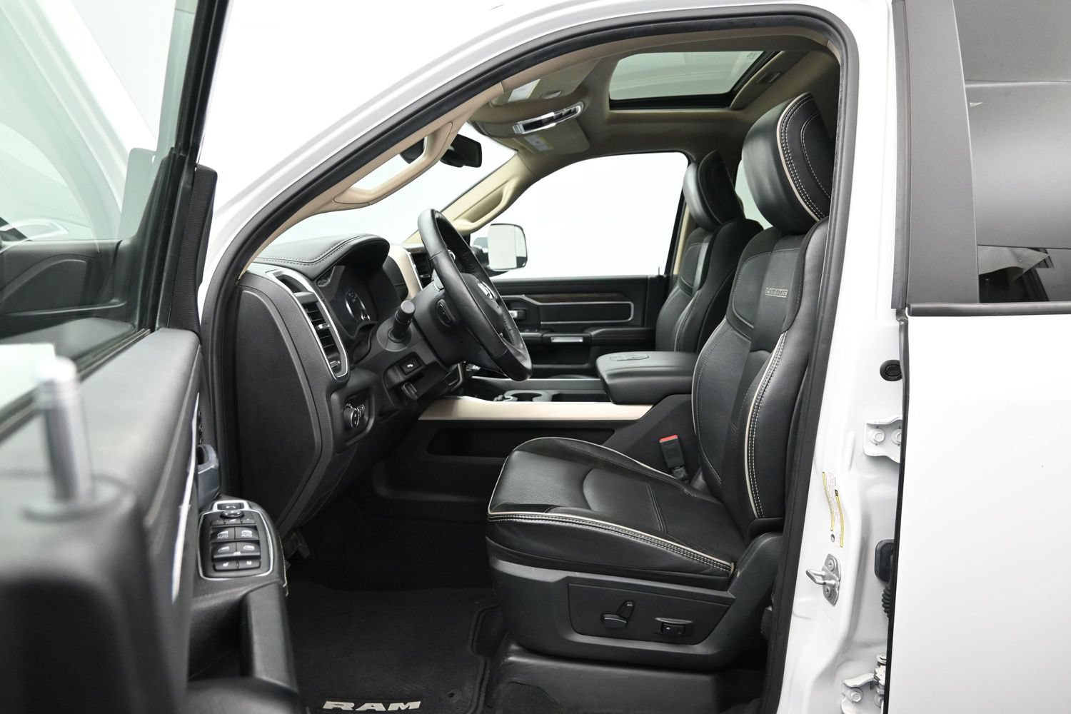 Used 2019 RAM 2500 Laramie AWD/4WD image 9