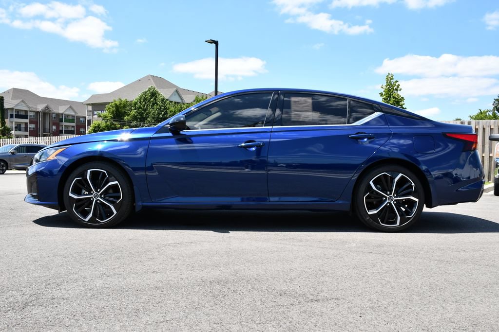 Used 2024 Nissan Altima 2.5 SR w/ SR Premium Package FWD image 4