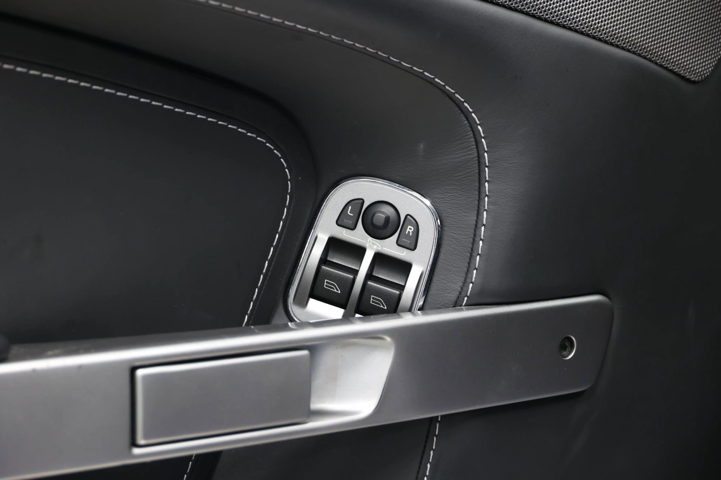 Used 2011 Aston Martin V8 Vantage Coupe image 11