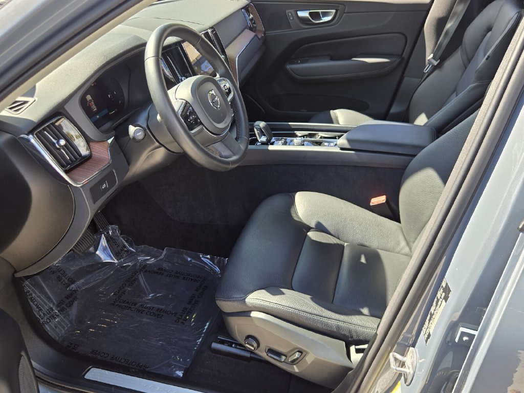 Used 2024 Volvo XC60 B5 Plus AWD/4WD image 10