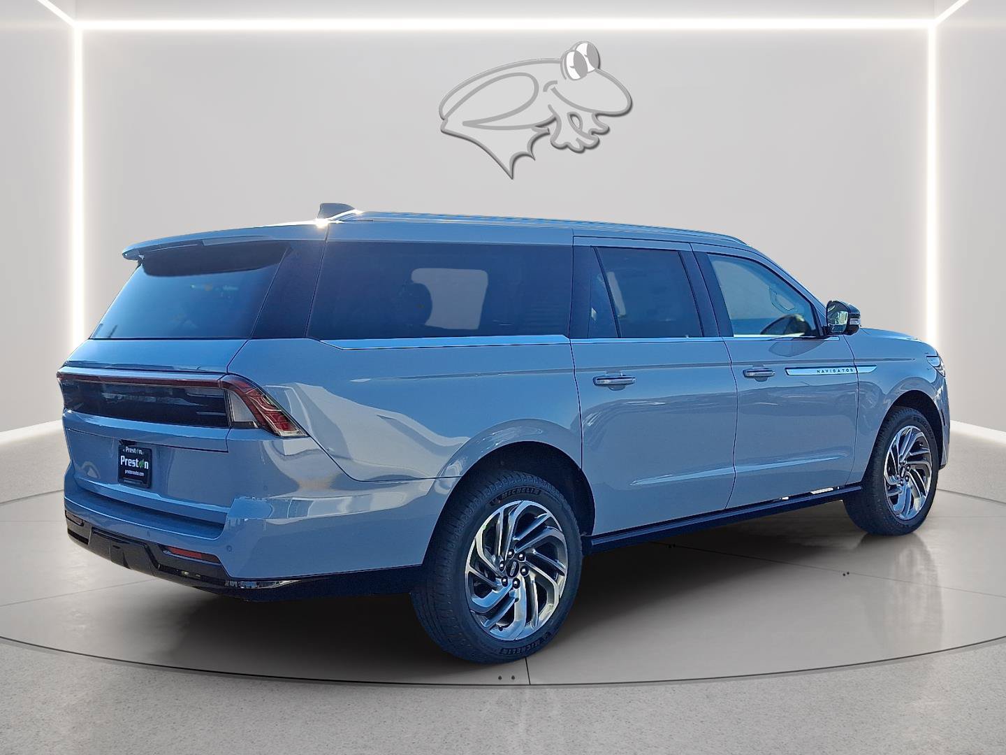 New 2025 Lincoln Navigator L Reserve AWD/4WD image 4