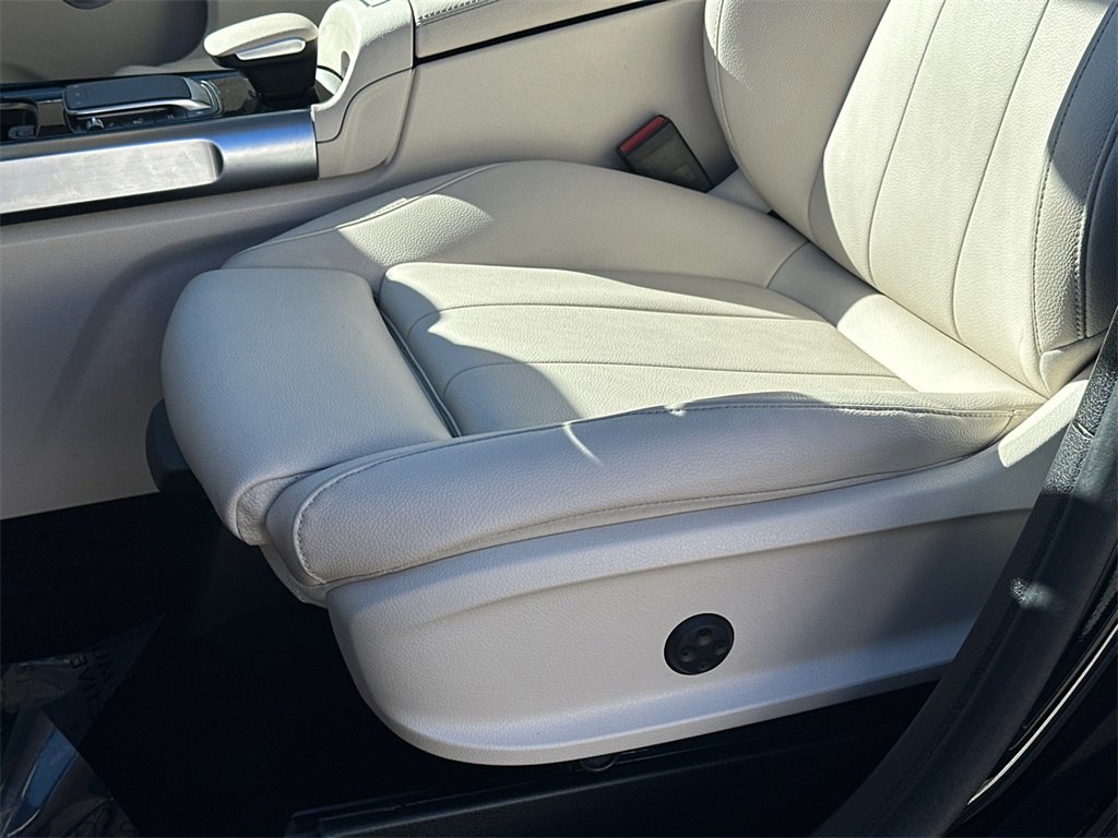 Used 2023 Mercedes-Benz GLB 250 4MATIC image 16