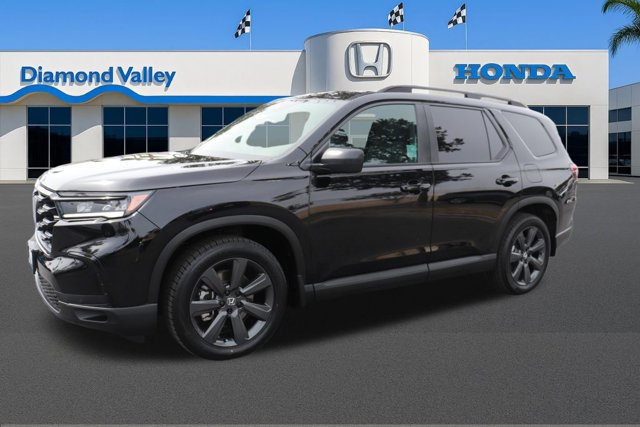 Used 2025 Honda Pilot Sport image 3