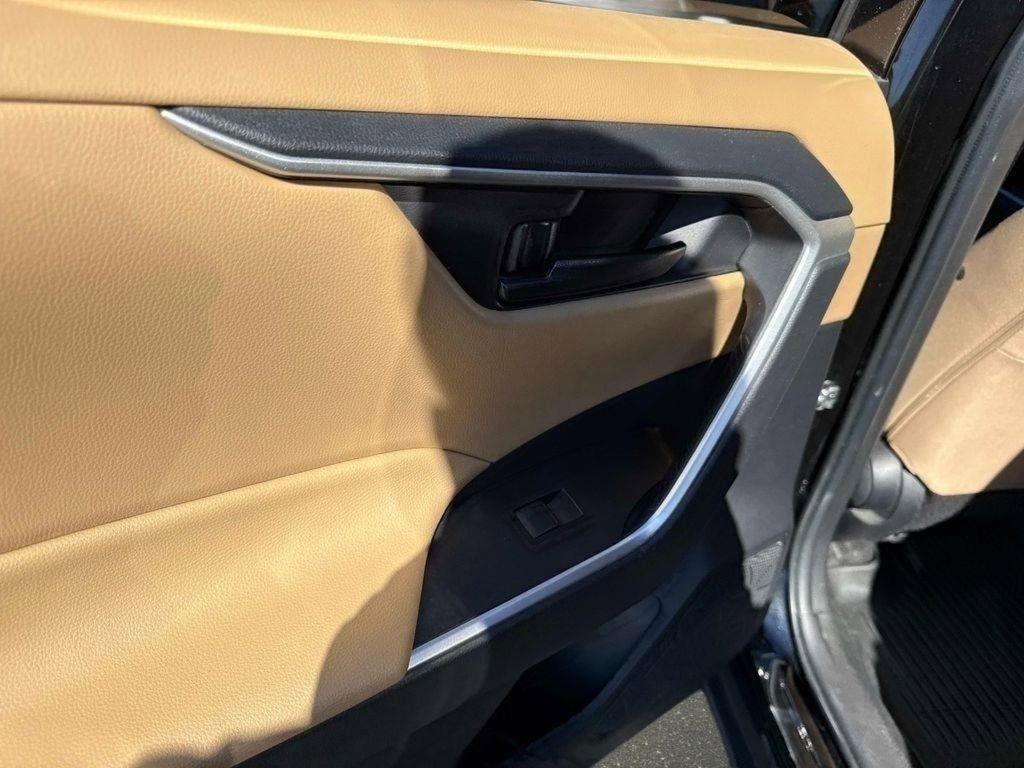 Used 2023 Toyota RAV4 LE image 11