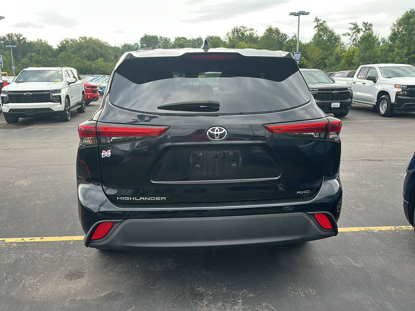 Used 2020 Toyota Highlander L AWD/4WD image 3
