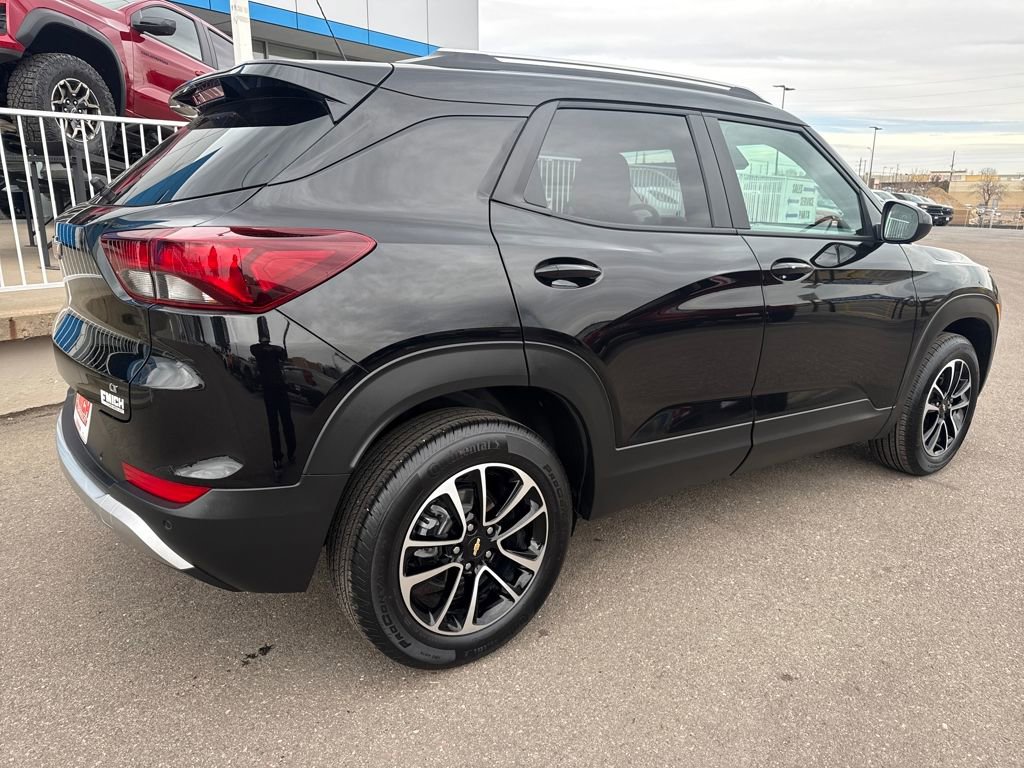 Used 2025 Chevrolet TrailBlazer LT w/ Driver Confidence Package image 5
