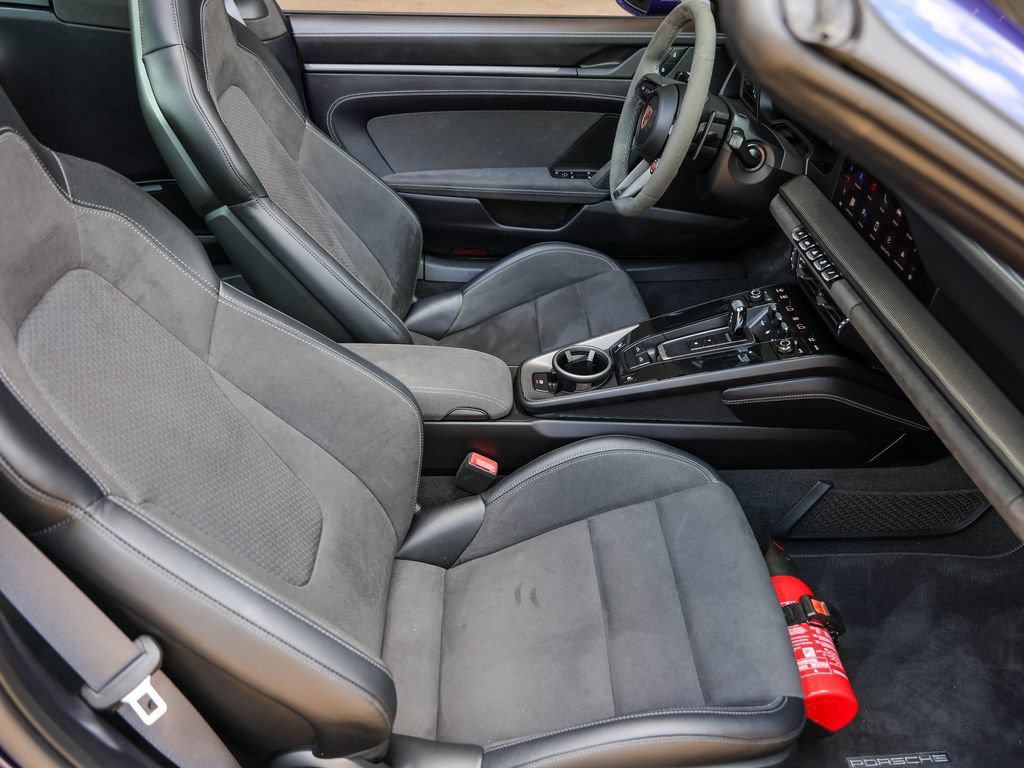 Certified 2025 Porsche 911 Targa 4 GTS AWD/4WD image 37