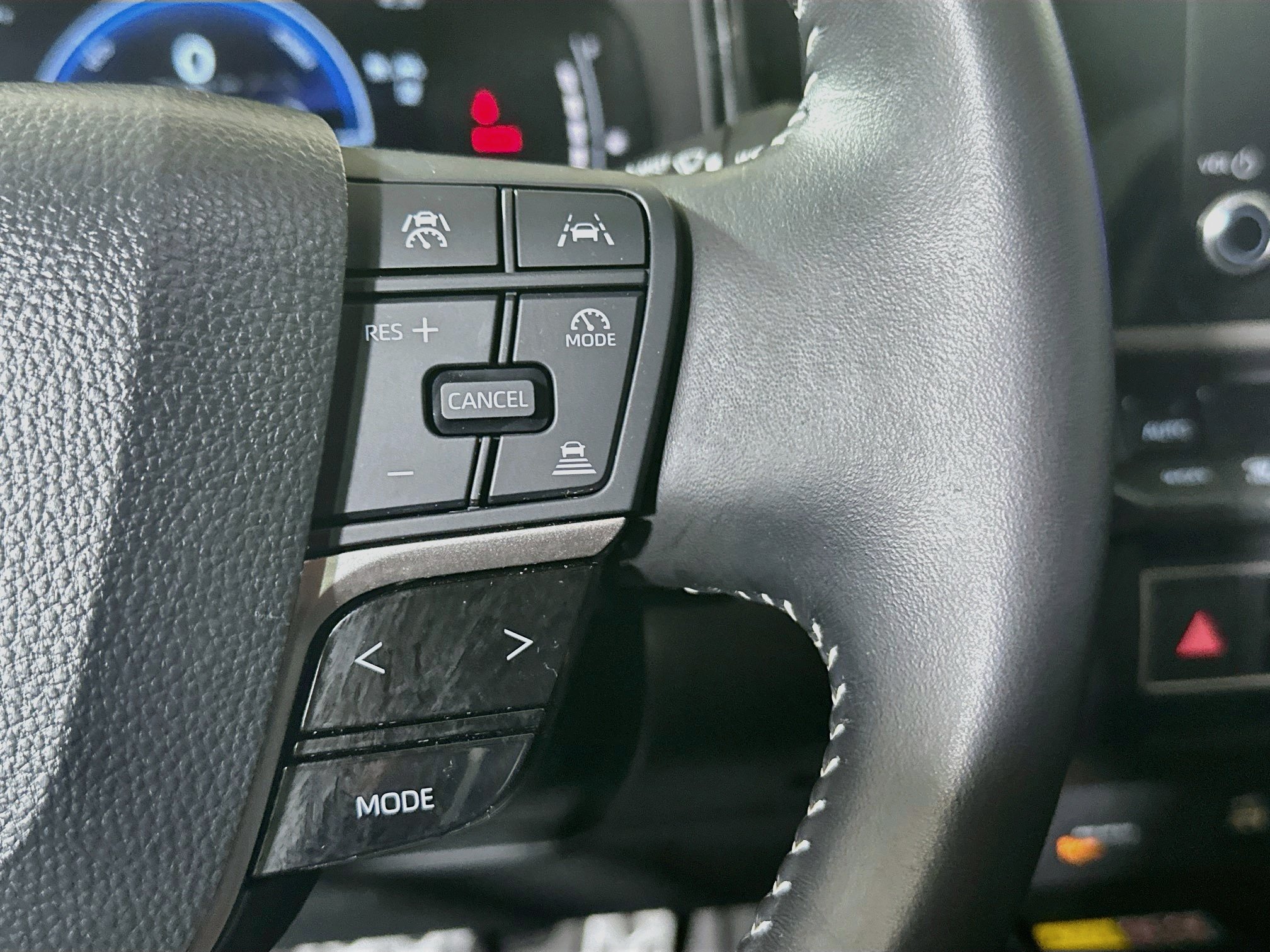 Used 2025 Toyota Camry SE w/ Convenience Package FWD image 17