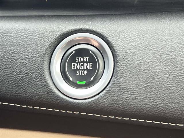 Used 2021 Cadillac Escalade Premium Luxury AWD/4WD image 31