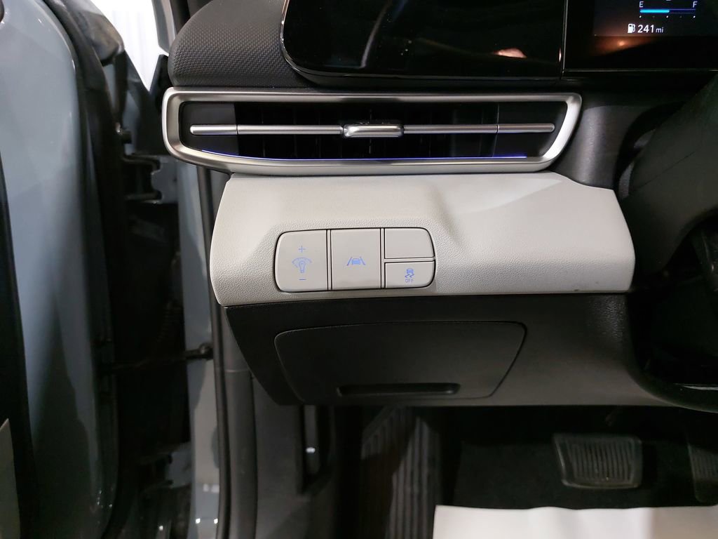 Used 2023 Hyundai Elantra Limited w/ Cargo Package image 27